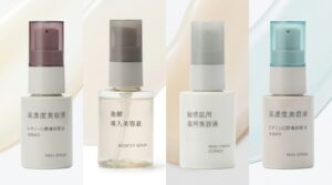 無印良品の美容液4商品をシンプルに並べた、上品で清潔感のある比較アイキャッチ